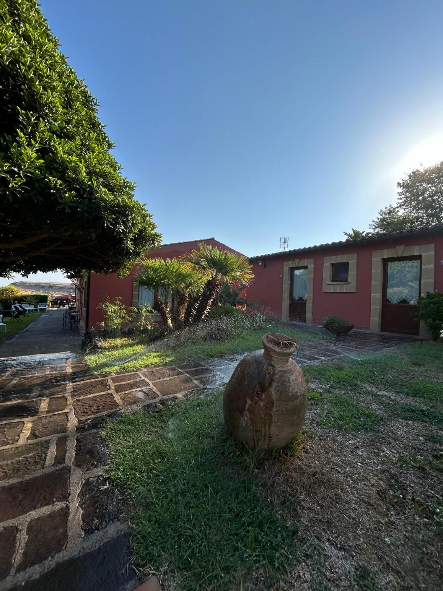 Borgo Nocchiara Hotel คาร์เลนตินี ภายนอก รูปภาพ